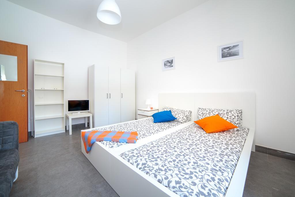 Ponte Tiberio Apartment Римини Экстерьер фото