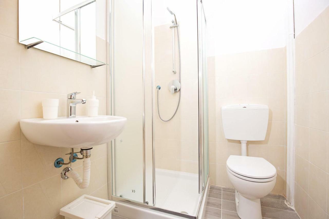 Ponte Tiberio Apartment Римини Экстерьер фото